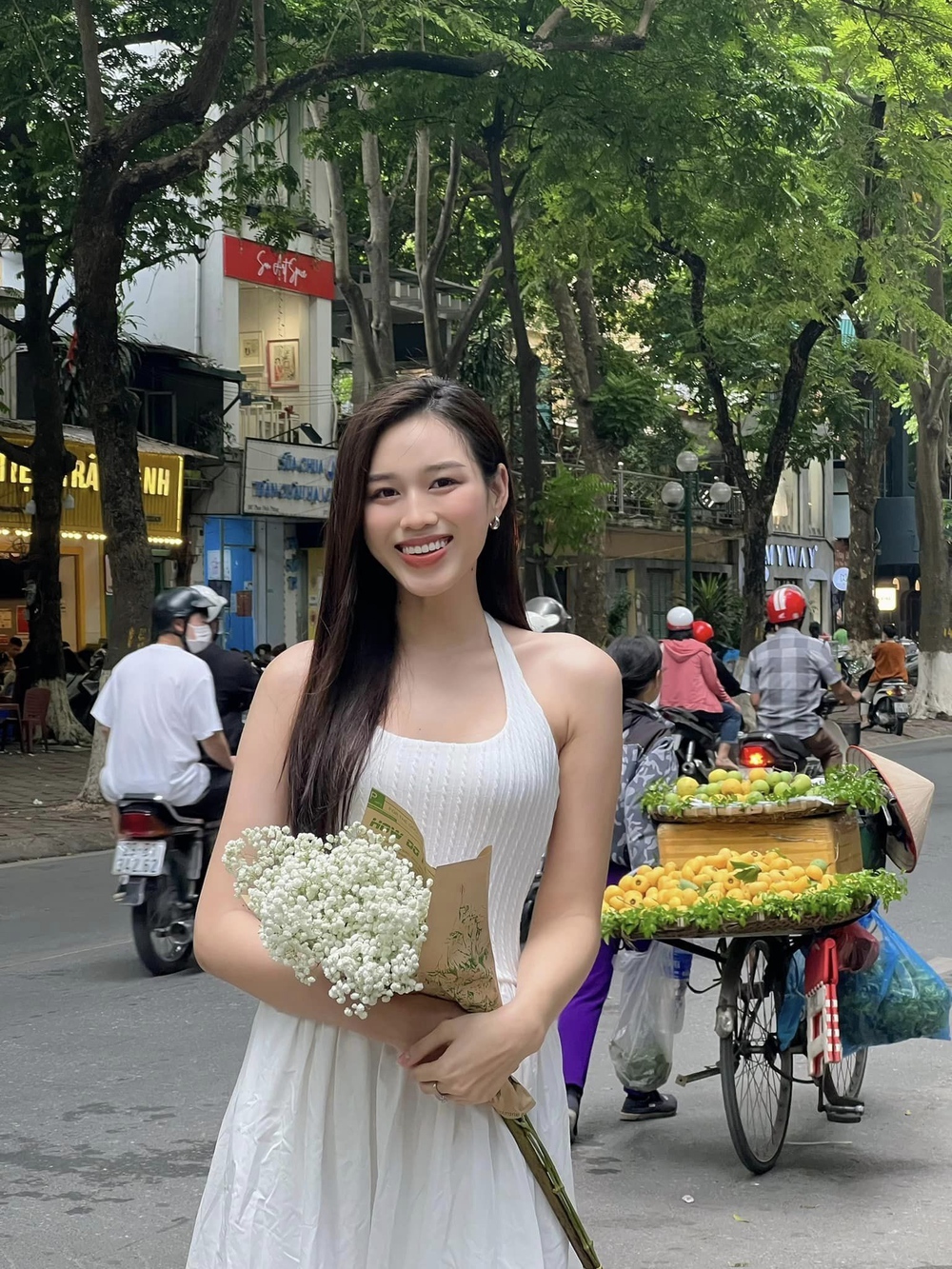 Hoa hậu Đỗ Thị Hà chuộng váy siêu ngắn, khoe chân dài 1m11 - Ảnh 12.