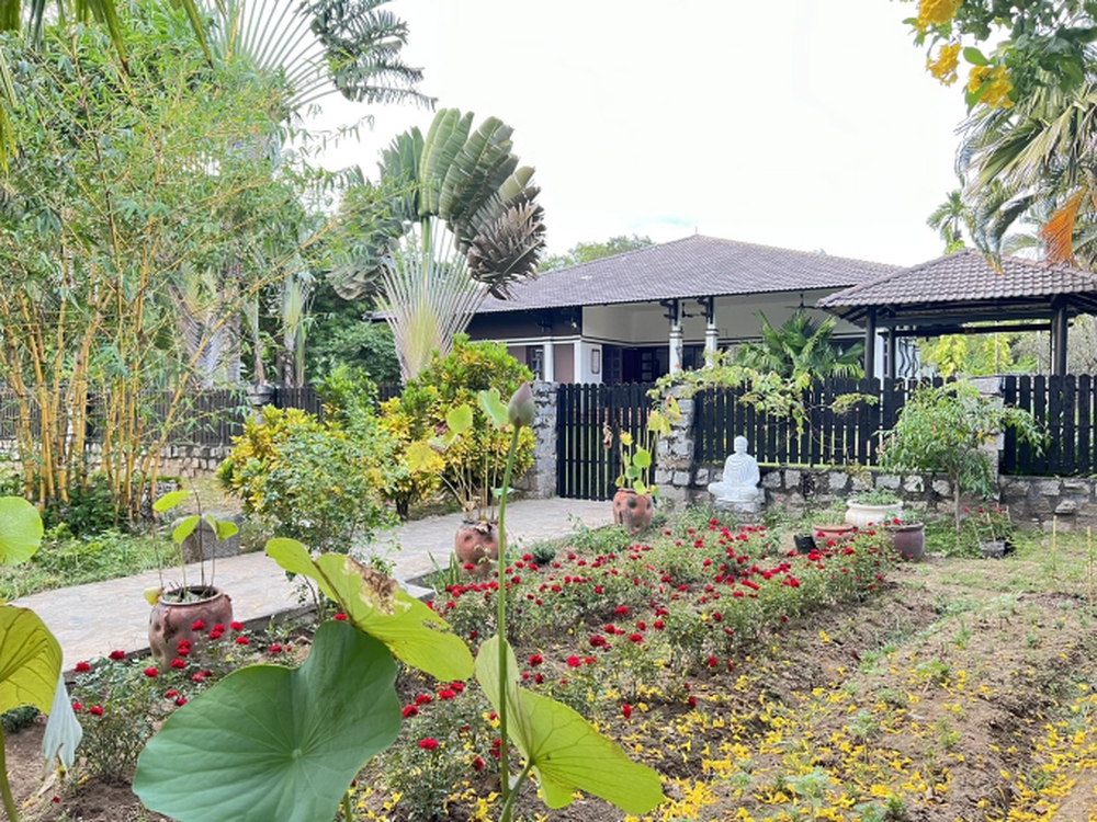 Chán cuộc sống ồn ào, vợ chồng doanh nhân bỏ phố về quê: Chi 12 tỷ để sở hữu không gian sống thơ mộng, xây cả resort để nghỉ dưỡng - Ảnh 1. Chán cuộc sống ồn ào, vợ chồng doanh nhân bỏ phố về quê: Chi 12 tỷ để sở hữu không gian sống thơ mộng, xây cả resort để nghỉ dưỡng - Ảnh 1.