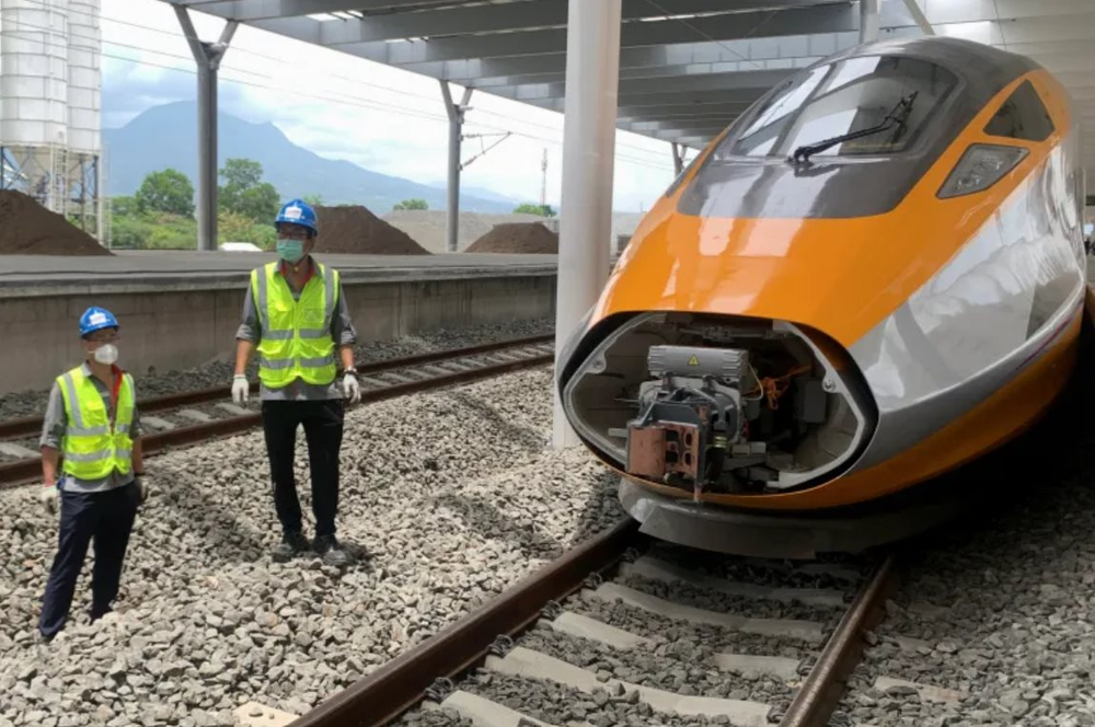 Đội vốn 1,2 tỷ USD, dự án đường sắt tham vọng nhanh nhất ĐNÁ do Trung Quốc sản xuất chưa thể vận hành - Ảnh 1.