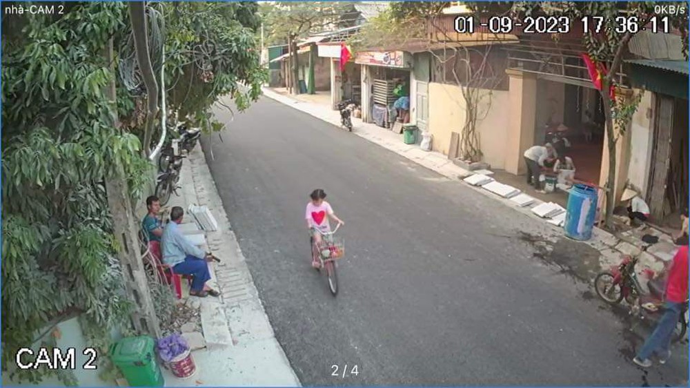 Bé gái đạp xe đi lạc gần 50km từ Thanh Hóa đến Ninh Bình được công an và người dân giúp tìm bố mẹ - Ảnh 2.