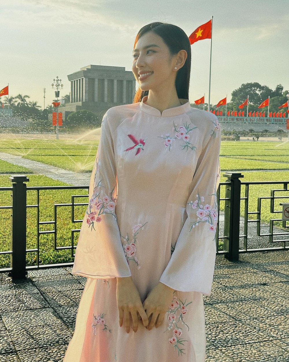 Dàn hoa, á hậu mặc áo dài trong kỳ nghỉ lễ Quốc khánh - Ảnh 3. Dàn hoa, á hậu mặc áo dài trong kỳ nghỉ lễ Quốc khánh - Ảnh 3.