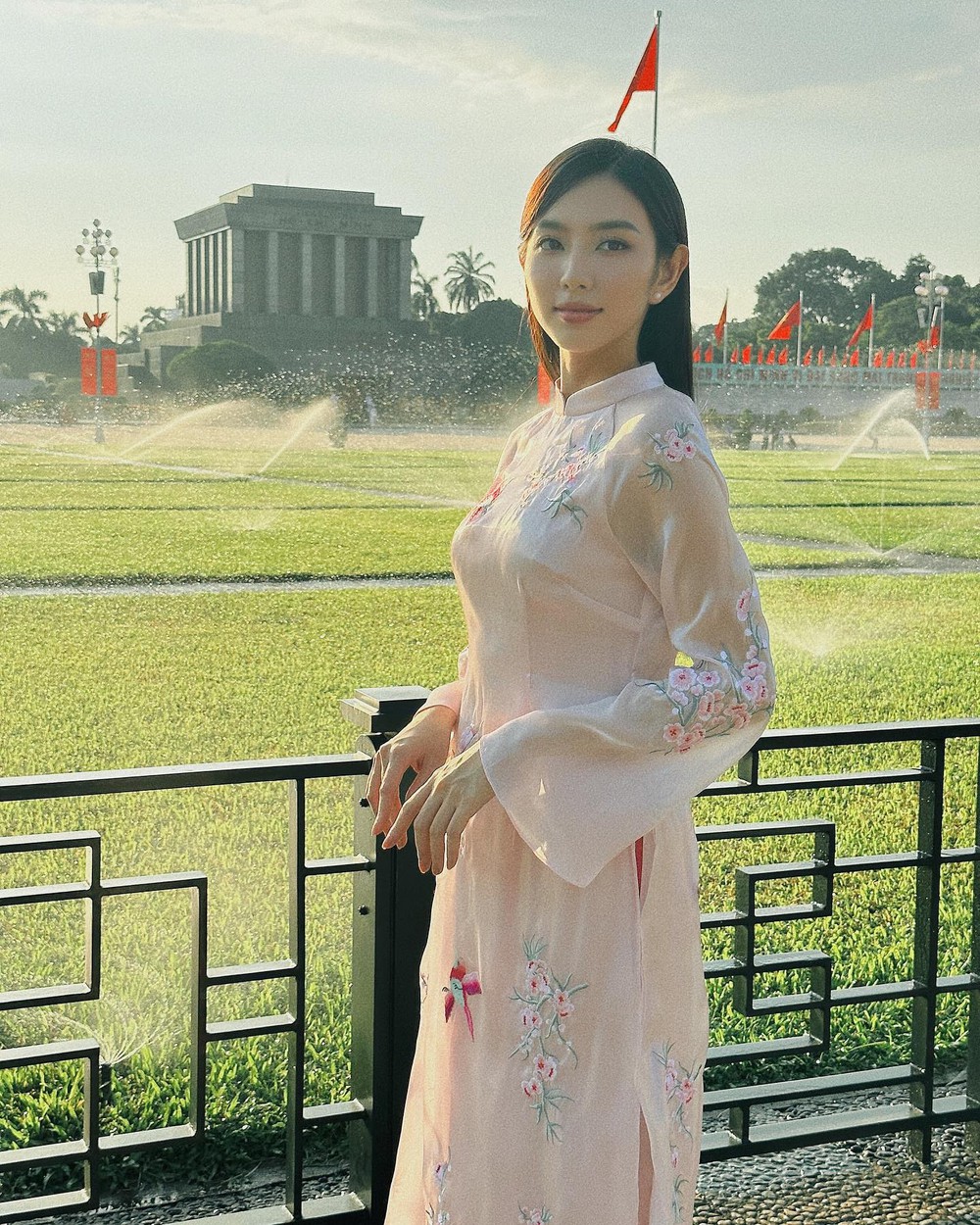 Dàn hoa, á hậu mặc áo dài trong kỳ nghỉ lễ Quốc khánh - Ảnh 1. Dàn hoa, á hậu mặc áo dài trong kỳ nghỉ lễ Quốc khánh - Ảnh 1.