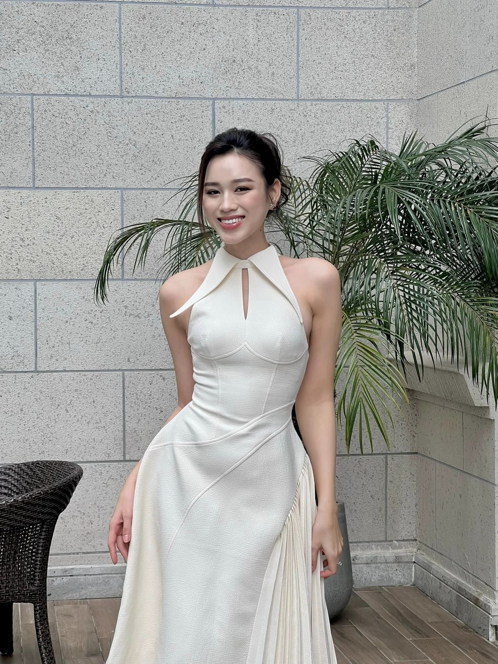 Hoa hậu Đỗ Thị Hà chuộng váy siêu ngắn, khoe chân dài 1m11 - Ảnh 9.