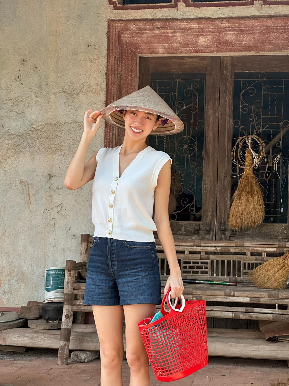 Dàn hoa, á hậu mặc áo dài trong kỳ nghỉ lễ Quốc khánh - Ảnh 16. Dàn hoa, á hậu mặc áo dài trong kỳ nghỉ lễ Quốc khánh - Ảnh 16.