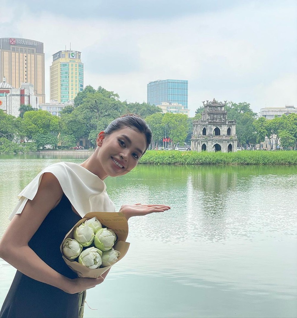 Dàn hoa, á hậu mặc áo dài trong kỳ nghỉ lễ Quốc khánh - Ảnh 14. Dàn hoa, á hậu mặc áo dài trong kỳ nghỉ lễ Quốc khánh - Ảnh 14.