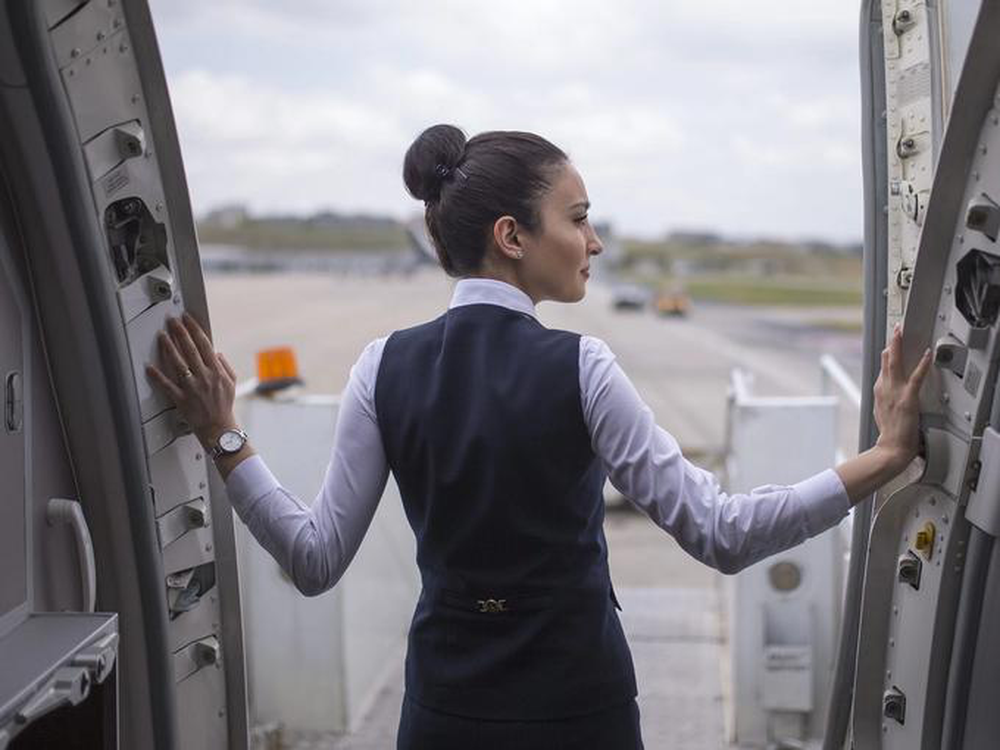 Nữ tiếp viên hàng không tiết lộ nỗi khổ tâm trong nghề ít ai biết, có thể bị hỏi thăm quanh năm - Ảnh 2.