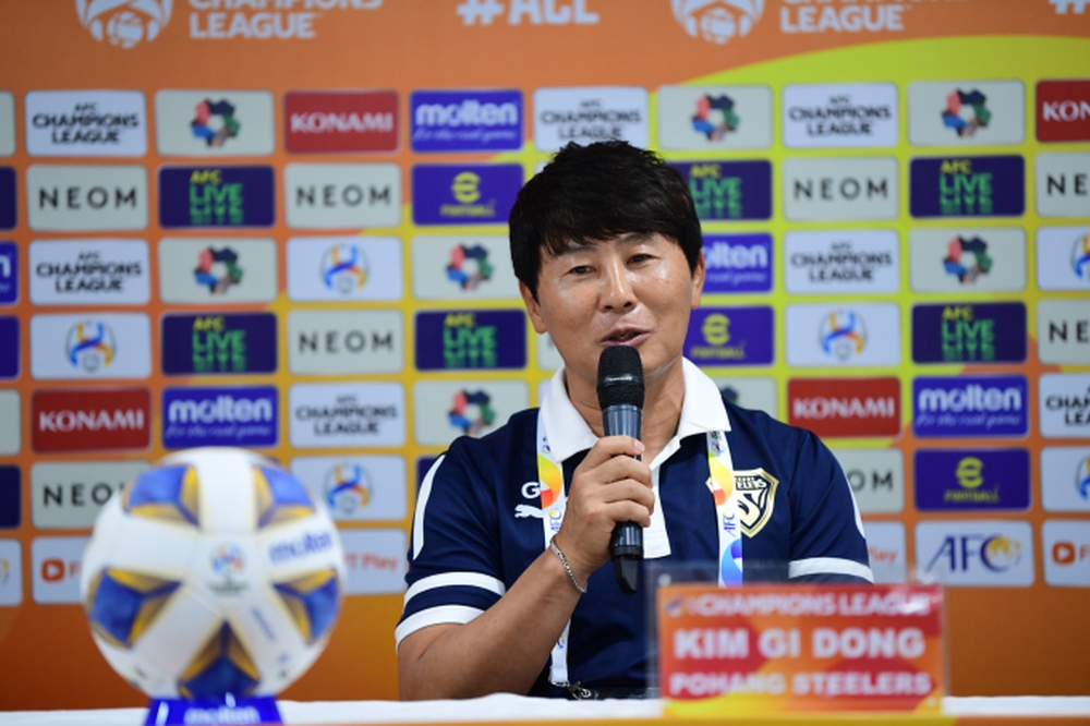 HLV Hàn Quốc: “Tôi bất ngờ vì ghi bàn vào lưới CLB Hà Nội lại dễ như vậy” - Ảnh 1.