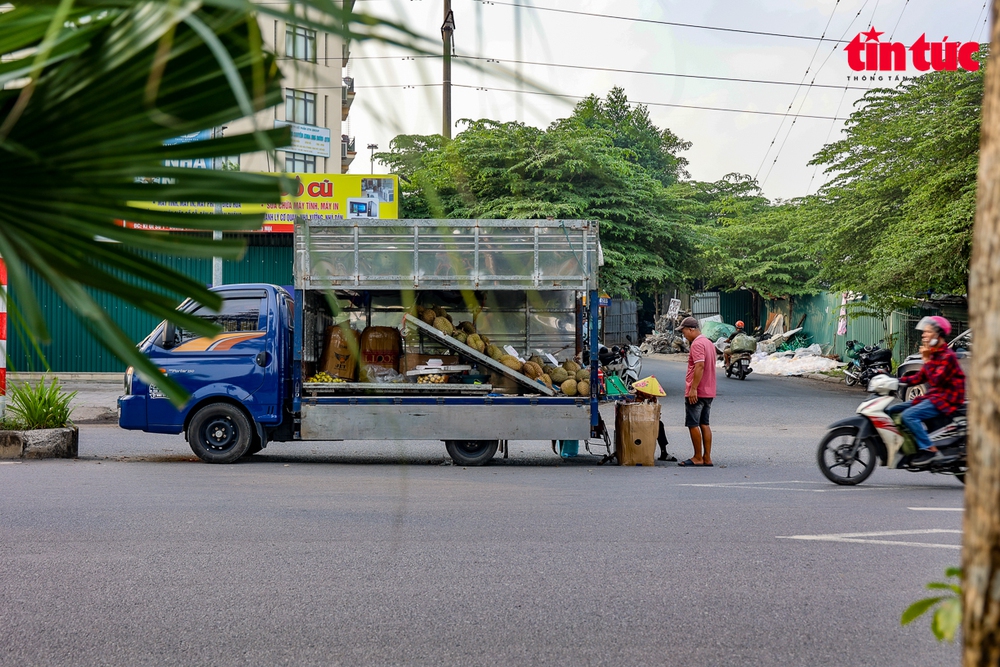 Đại lộ nghìn tỷ Hà Nội thành chợ hoa quả di động - Ảnh 8.