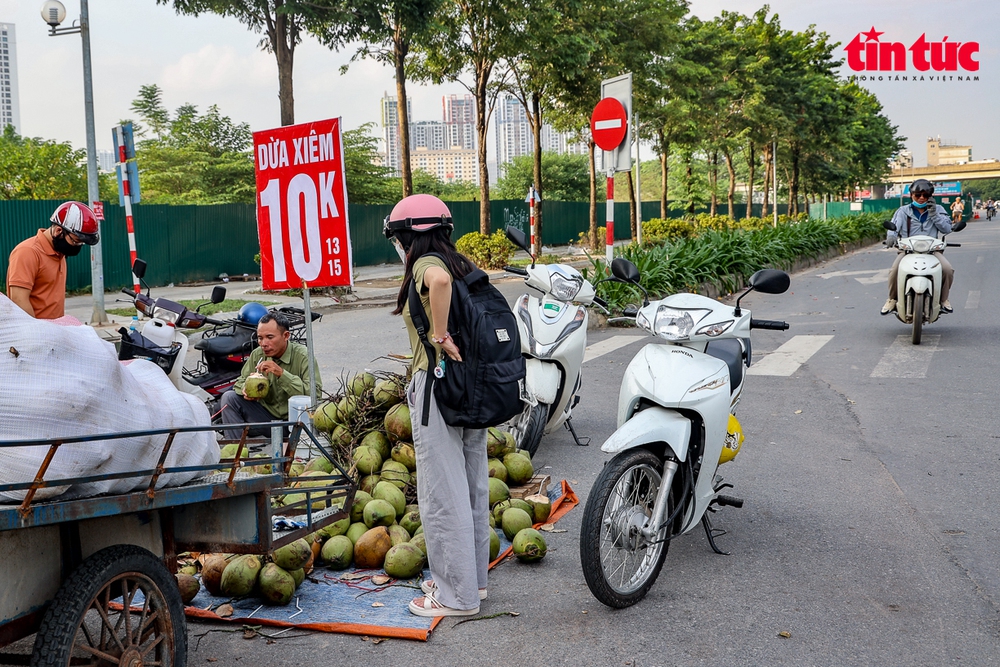 Đại lộ nghìn tỷ Hà Nội thành chợ hoa quả di động - Ảnh 7.