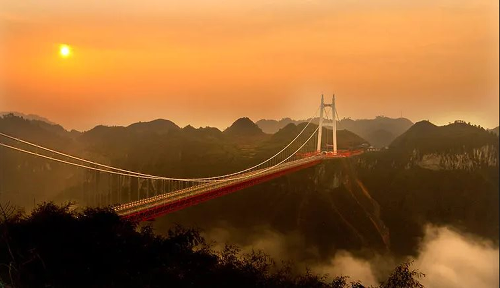Xây cầu dây văng nằm trên cả những đám mây, Trung Quốc khiến thế giới ngỡ ngàng với dự án như bước ra từ phim viễn tưởng - Ảnh 8.