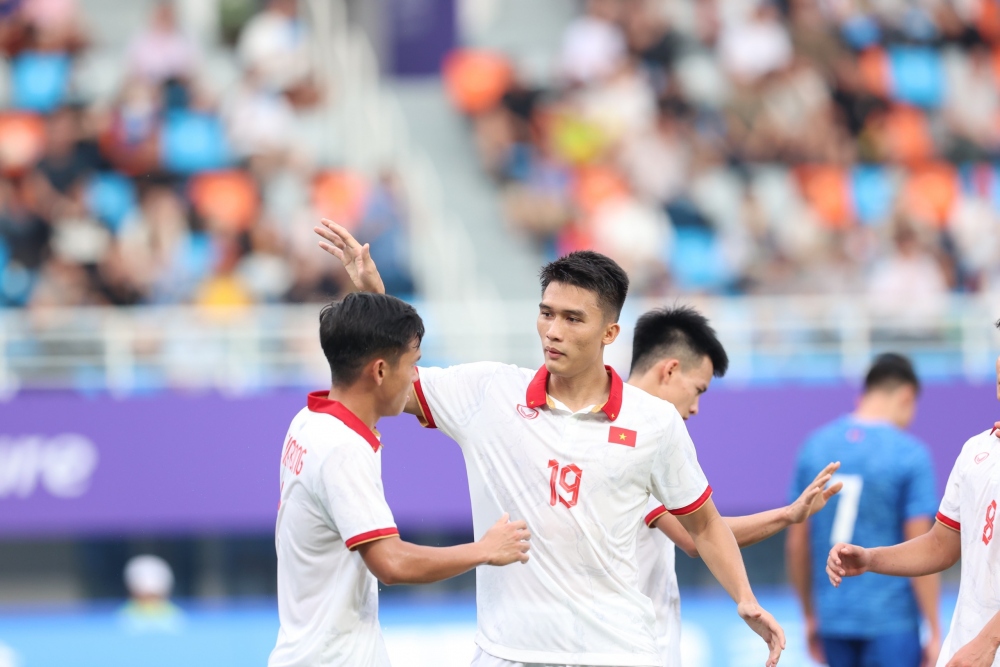 Olympic Việt Nam sắp chạm trán thủ môn từng dự World Cup của Iran - Ảnh 2.
