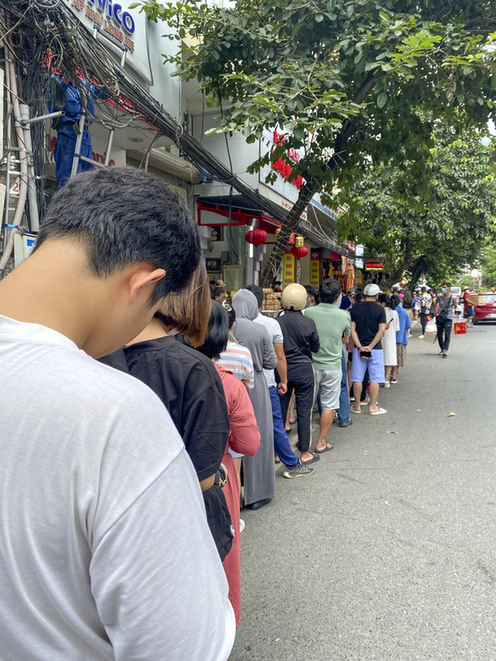 Bánh Trung thu nổi tiếng Hải Phòng bị chê: Người mua băn khoăn không biết do mua phải hàng nhái hay chất lượng kém đi?
