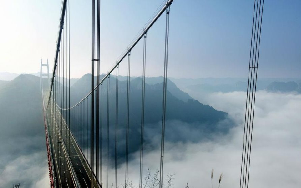 Xây cầu dây văng nằm trên cả những đám mây, Trung Quốc khiến thế giới ngỡ ngàng với dự án như bước ra từ phim viễn tưởng - Ảnh 6.