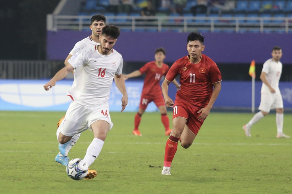 Thua thảm U23 Iran, HLV Hoàng Anh Tuấn thừa nhận sự thật đầy khắc nghiệt về giấc mơ World Cup - Ảnh 1.