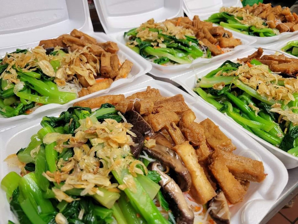 Tiệm cơm chỉ Dì 7: Quán bình dân của người Việt nổi tiếng khắp đất Mỹ, nhìn menu mà ngỡ ngàng