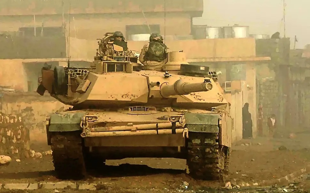 Xe tăng hạng nặng Abrams đầu tiên của Mỹ sẽ tới Ukraine trong tuần tới - Ảnh 1.