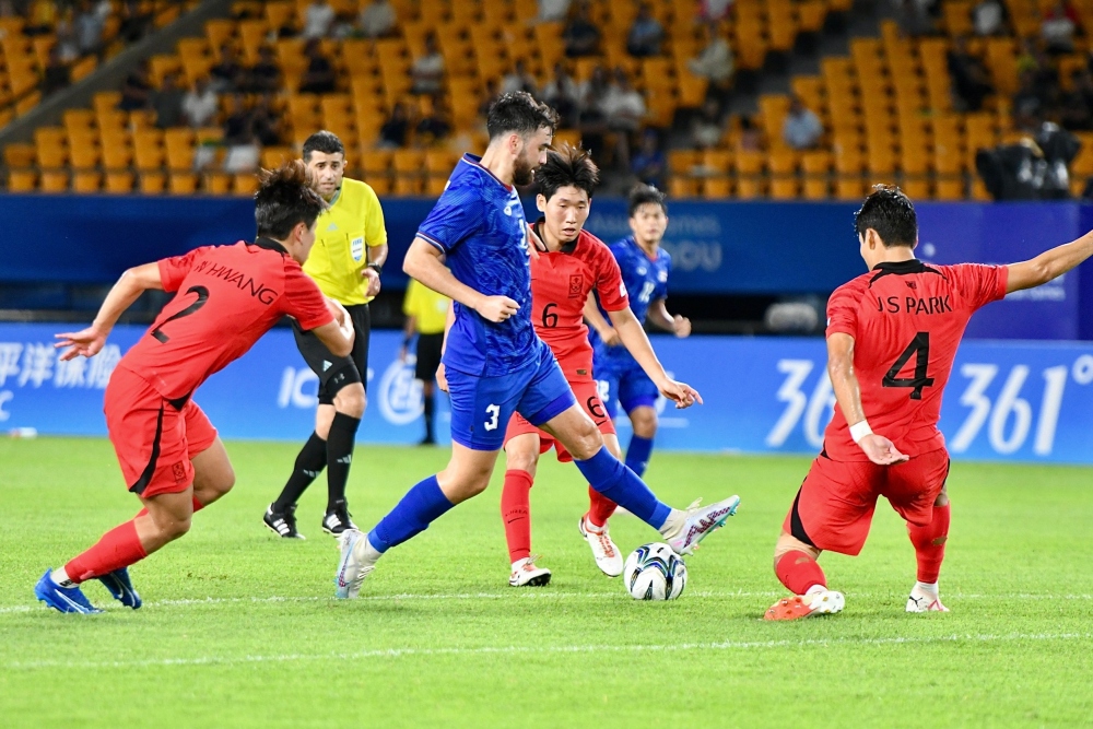 HLV Thái Lan xin lỗi vì thua 0-4 trước Olympic Hàn Quốc ở ASIAD 19 - Ảnh 1.