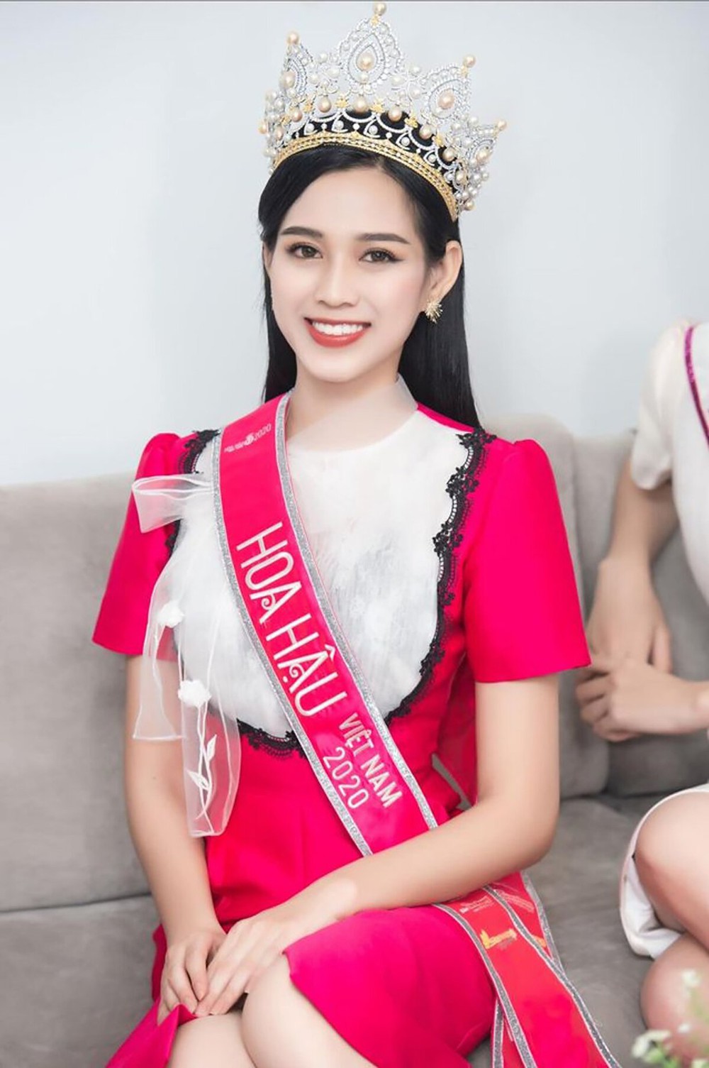 Hành trình thay đổi nhan sắc của Hoa hậu Đỗ Thị Hà - Ảnh 4.
