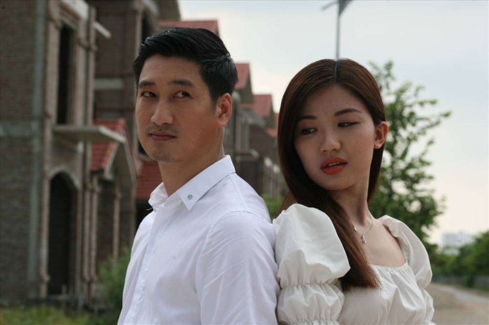 Cặp đôi từng bị ghét nhất màn ảnh Việt tái hợp ở phim mới: Nhà gái giờ lại khiến khán giả muốn tắt tivi - Ảnh 1.