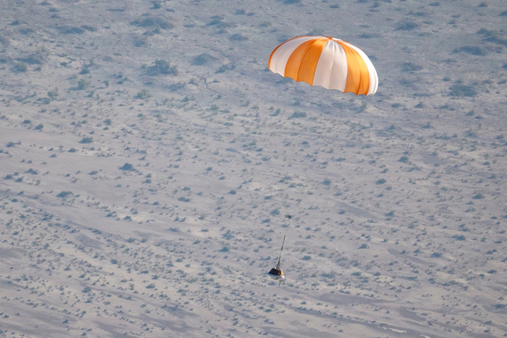 Sứ mệnh lịch sử của NASA sắp về đích - Ảnh 1.