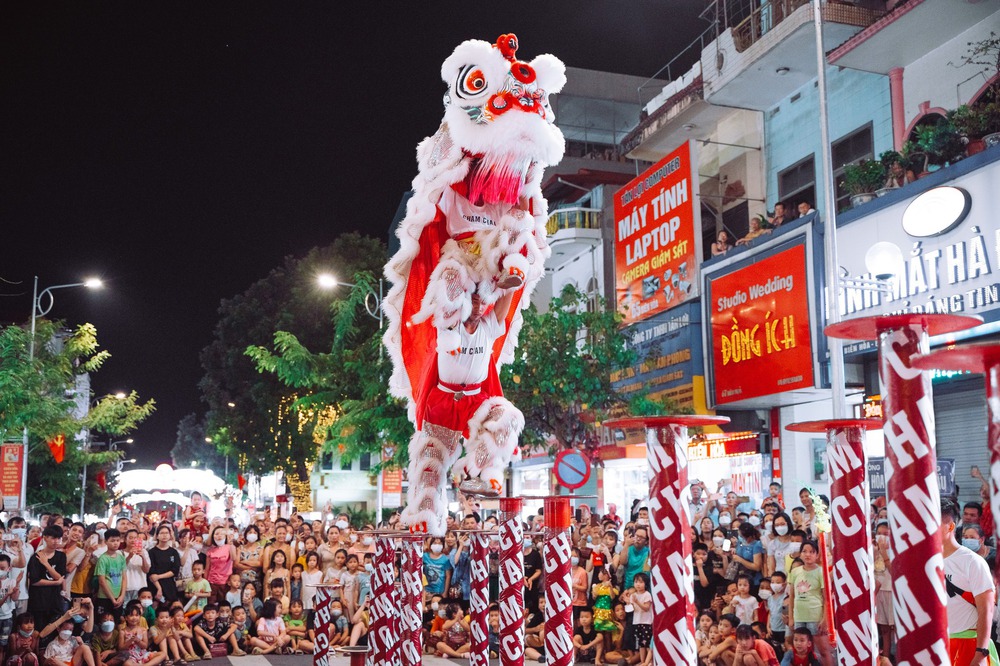 Một thương hiệu bánh Trung thu “lạ” vừa xuất hiện năm nay đã đánh bại cả những cái tên nổi tiếng và sự thật ít ai biết