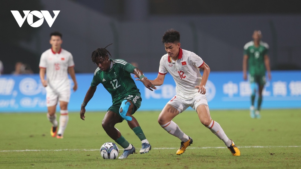 Trực tiếp Olympic Việt Nam 0-0 Olympic Saudi Arabia: Thế trận khó lường - Ảnh 1.