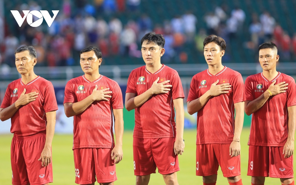 Dàn cầu thủ thế hệ vàng bóng đá Việt Nam tạo mưa bàn thắng trên sân Thống Nhất - Ảnh 3.