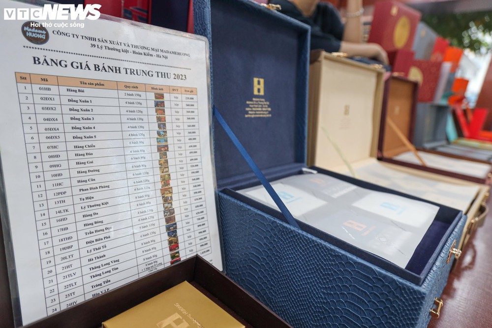 Có gì trong bánh Trung thu cao cấp giá lên tới vài triệu đồng/hộp?