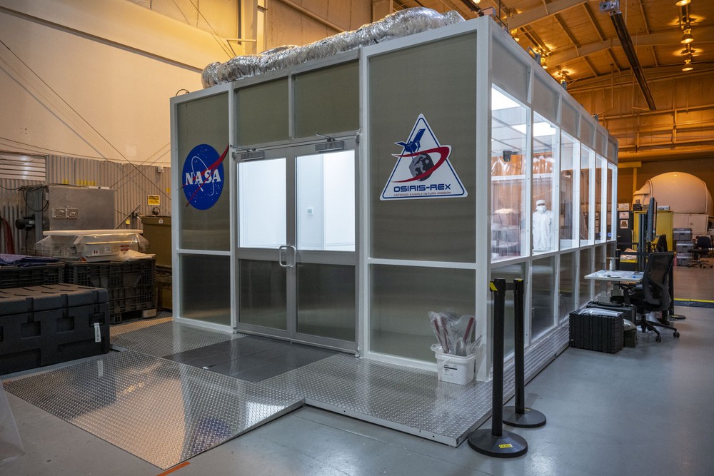 NASA vừa lấy kho báu vũ trụ lập tức mang vào phòng vô trùng: Tôi đã khóc - Ảnh 5.