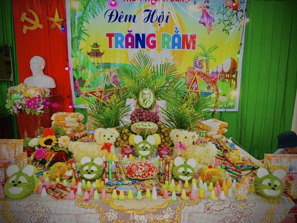 Chàng trai 9x làm mâm cỗ trung thu đẹp mắt, khách liên tục chốt đơn
