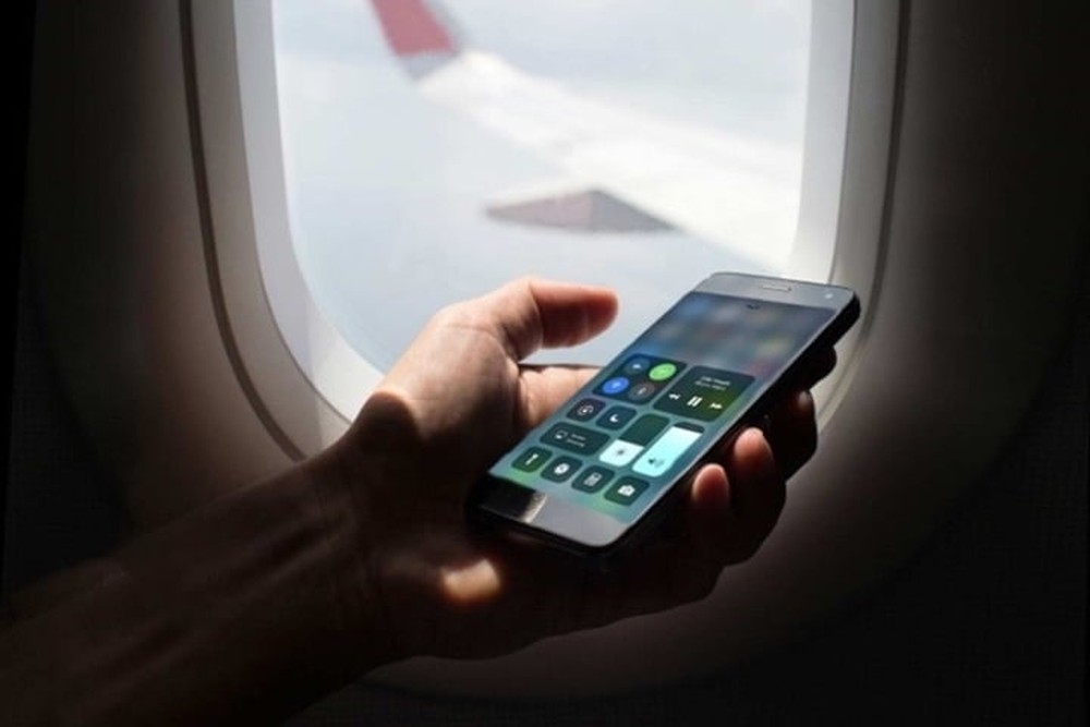 10 tác dụng thiết thực của chế độ máy bay trên điện thoại - Ảnh 1.