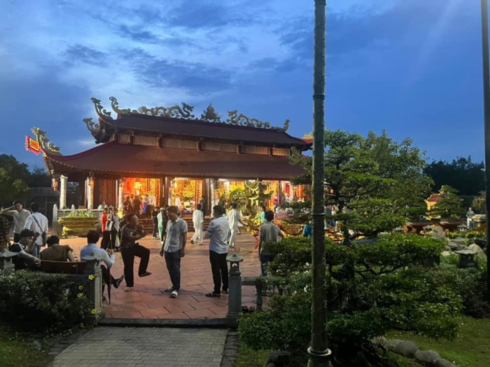 NS Hoài Linh lộ diện ở đền thờ Tổ 100 tỷ, Nam Thư cùng dàn sao tham dự ngày 1 giỗ Tổ ngành sân khấu - Ảnh 5.