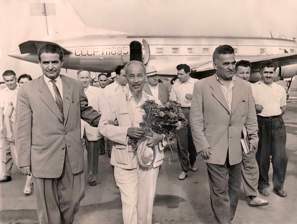 Bức ảnh quý hiếm mới về Chủ tịch Hồ Chí Minh được Armenia lần đầu công bố - Ảnh 1.