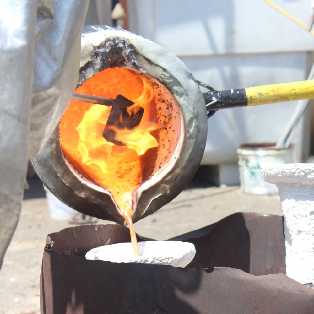 Tại sao khi kim loại nóng chảy, nồi nấu kim loại vẫn giữ được sự ổn định như ban đầu? - Ảnh 3.