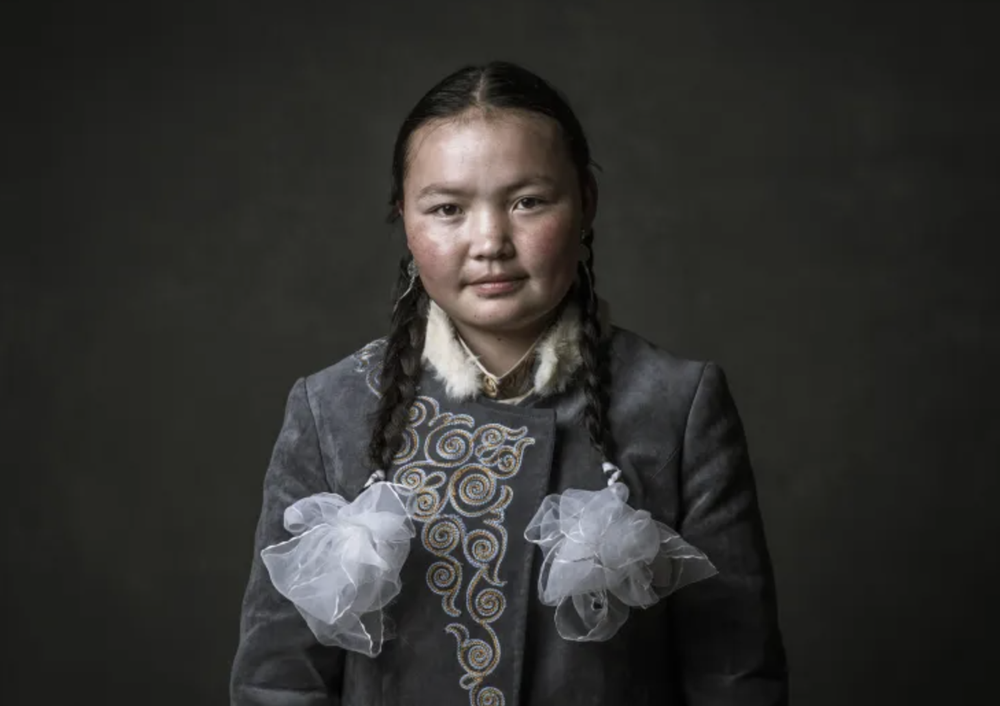 Nữ thợ săn đại bàng trên thảo nguyên Mông Cổ: Truyền thống hay chiêu trò du lịch? - Ảnh 4.