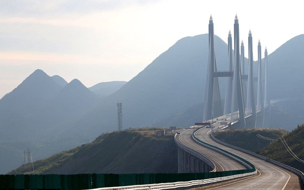 Xây cầu… cao ngang tòa nhà 100 tầng, chi phí khủng lên tới 7,3 nghìn tỷ, Trung Quốc khiến thế giới ngỡ ngàng với ‘công trình vượt cạn’ hàng đầu thế giới - Ảnh 4.