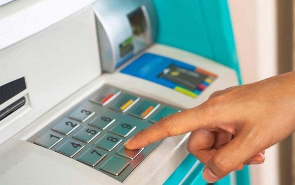 Quên mật khẩu thẻ ATM, làm cách nào lấy lại? - Ảnh 1.