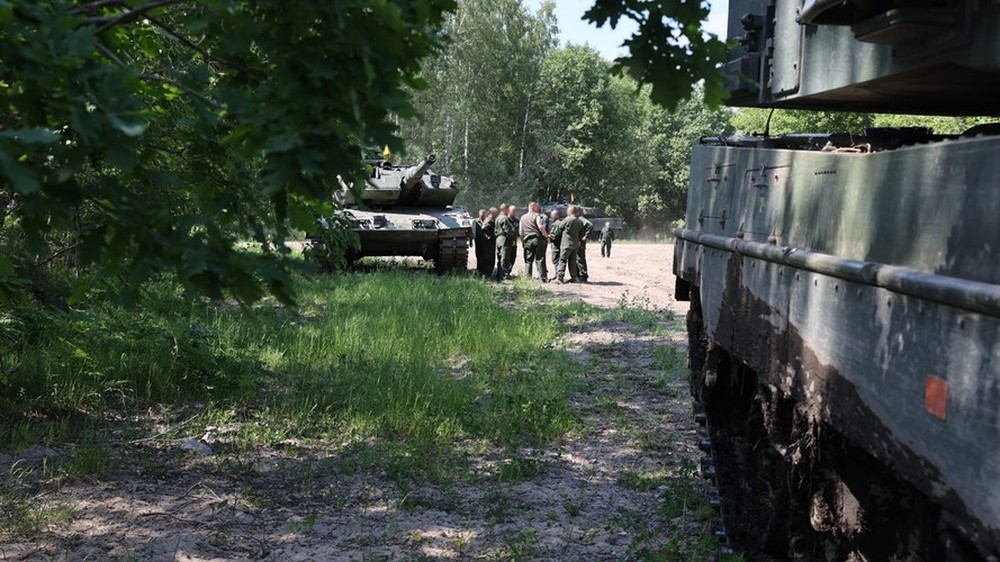 Xe tăng Stridsvagn 122 của Thụy Điển bộc lộ nhược điểm lớn - Ảnh 7.