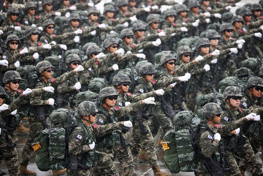 Cận cảnh lễ duyệt binh rầm rộ của Hàn Quốc - Ảnh 8.
