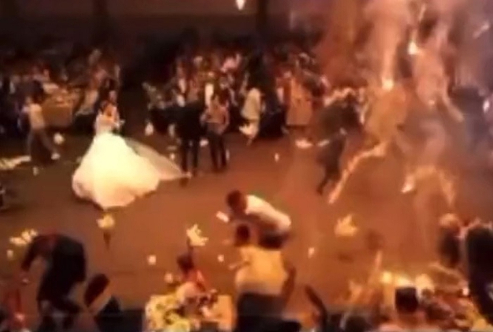 Vụ cháy đám cưới khiến ít nhất 314 người thương vong: Cô dâu chú rể đã thiệt mạng, lời kể nhân chứng gây ám ảnh - Ảnh 3.