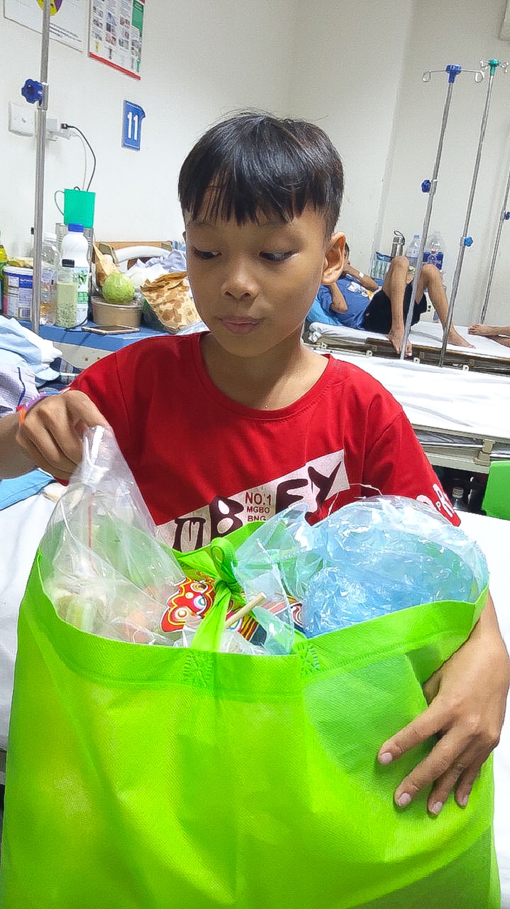 Trung thu kết nối trái tim: Nụ cười hạnh phúc của những đứa trẻ dũng cảm