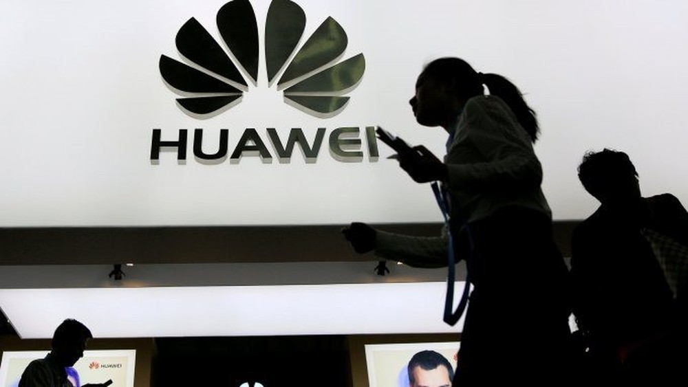 Rộ tin đồn gã khổng lồ điện thoại Trung Quốc ôm quả đắng vì iPhone 15 nhưng sự thực đang tăng ca để đủ hàng bán: Đâu mới là sự thật? - Ảnh 1.