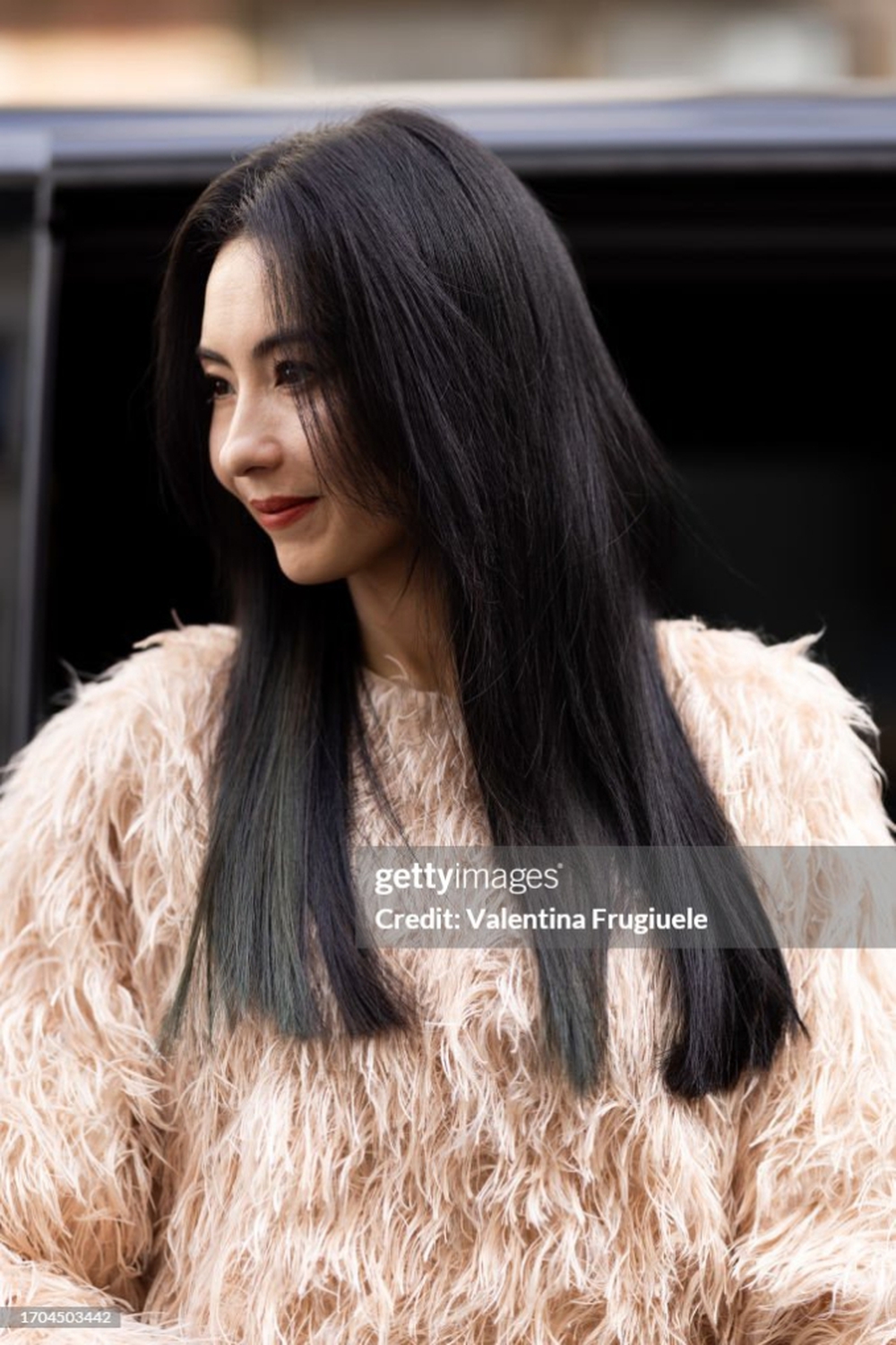 Trương Bá Chi tại Paris Fashion Week: Lên video rất xinh nhưng nhìn ảnh Getty Images lại hụt hẫng - Ảnh 10.