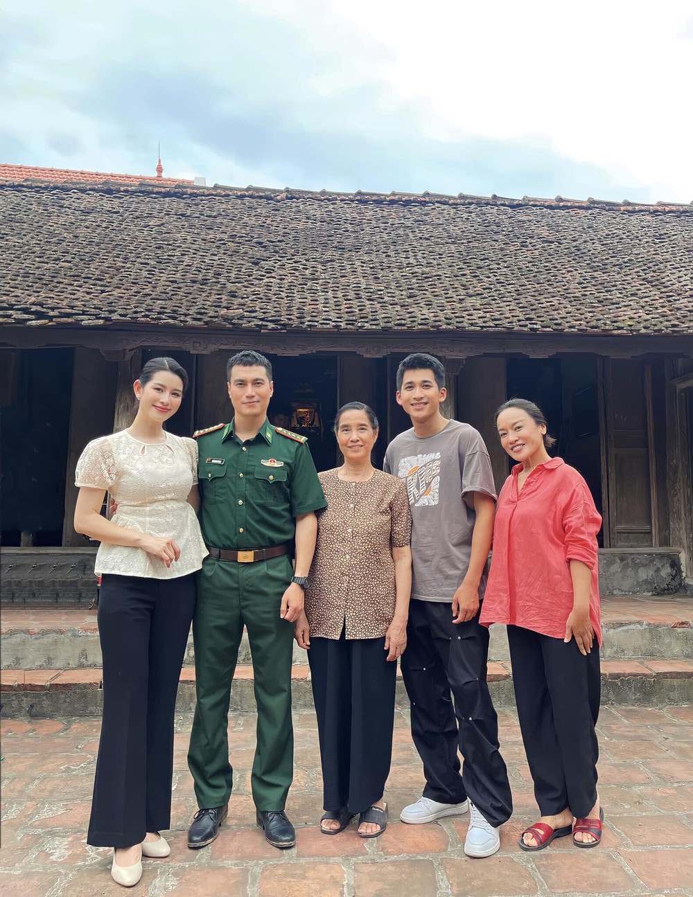 Sao Việt 29/9: Lý Hải đón tuổi 55 bên vợ con, Bảo Thanh khoe ảnh thời sinh viên - Ảnh 13.