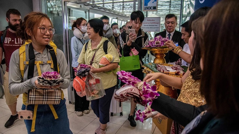 Ưu đãi “sập sàn” cho Trung Quốc: Quốc gia Đông Nam Á sắp hứng mưa tiền giữa lúc hàng triệu du khách ùn ùn kéo tới - Ảnh 1.