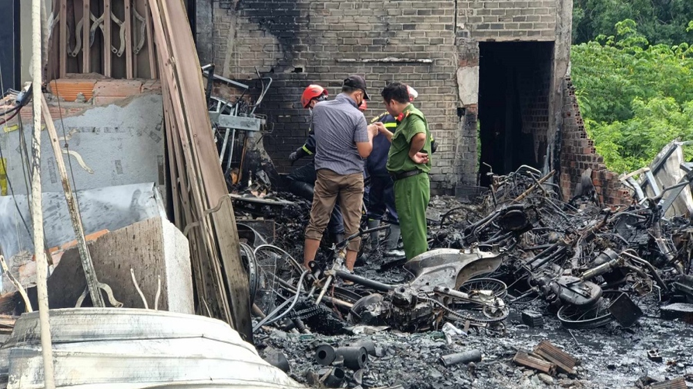 Phó Thủ tướng yêu cầu điều tra nguyên nhân vụ cháy tiệm sửa xe khiến 4 người tử vong - Ảnh 1.