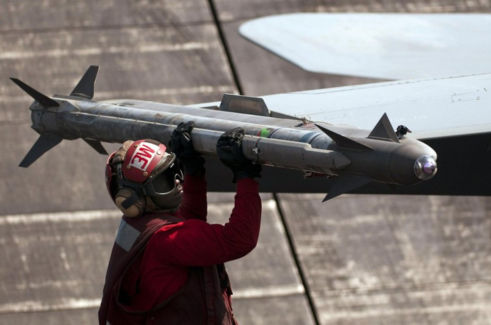 Tên lửa AIM-9 dưới cánh MiG-29: Tại sao sự lạc hậu về công nghệ lại có ích? - Ảnh 1.