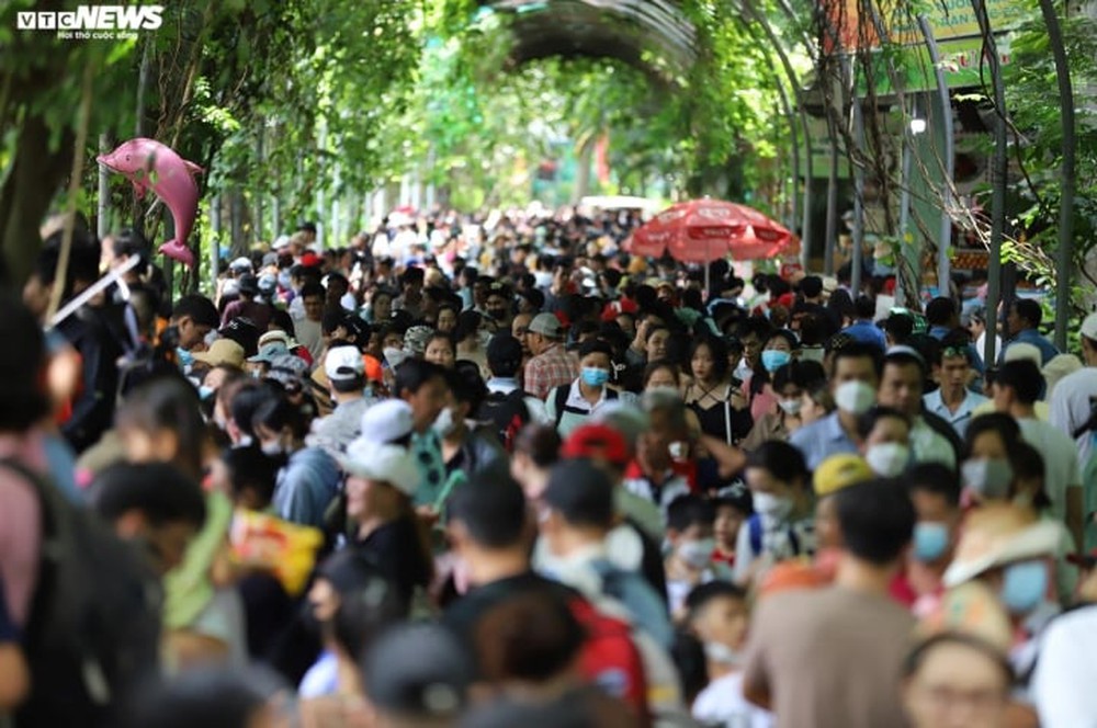 TP.HCM: Suối Tiên, Đầm Sen, Thảo Cầm Viên đón hơn trăm ngàn lượt khách dịp 2/9 - Ảnh 1.