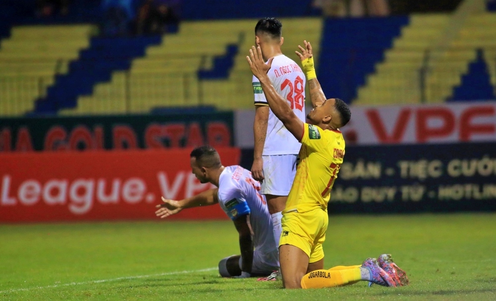 Chuyển nhượng V-League: CLB Thanh Hóa chia tay ngoại binh chất lượng - Ảnh 1.