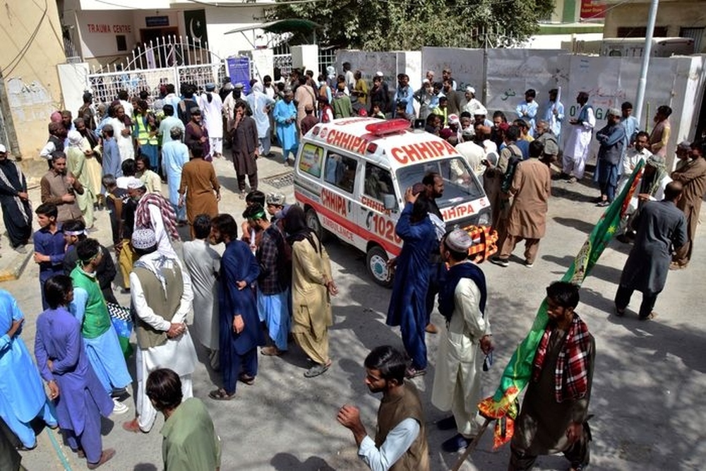 Đánh bom tại nhà thờ Hồi giáo ở Pakistan khiến 57 người thiệt mạng - Ảnh 1.